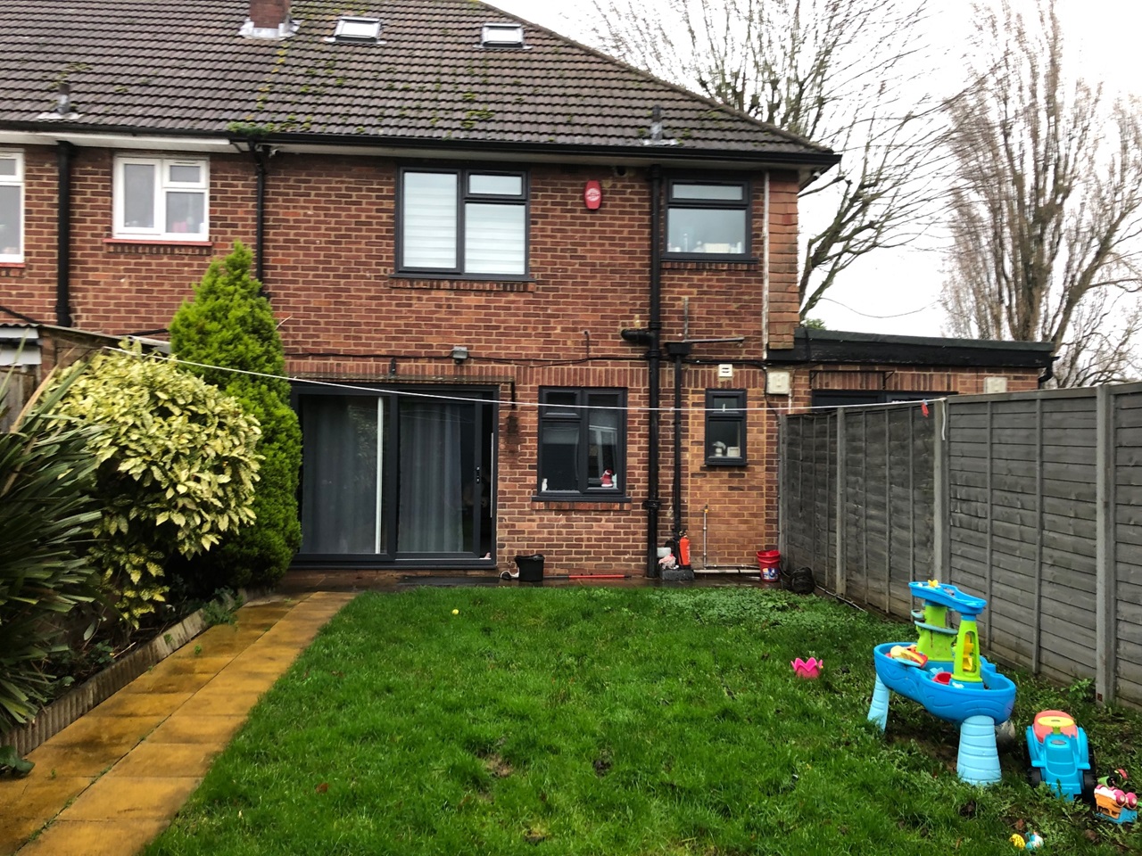 Staines Upon Thames 4 Bed SemiDetached House, Gloucester Crescent