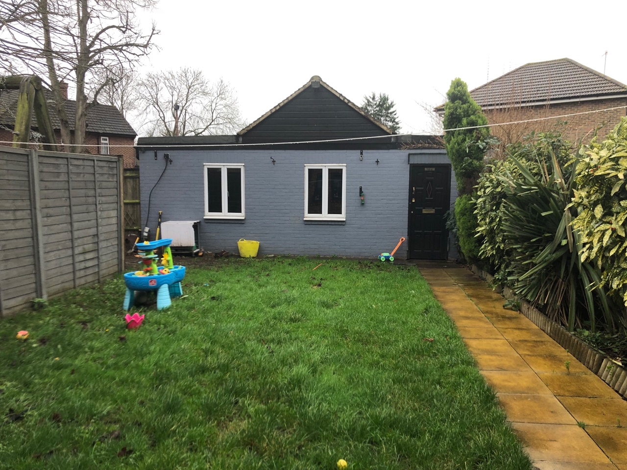 Staines Upon Thames 4 Bed SemiDetached House, Gloucester Crescent