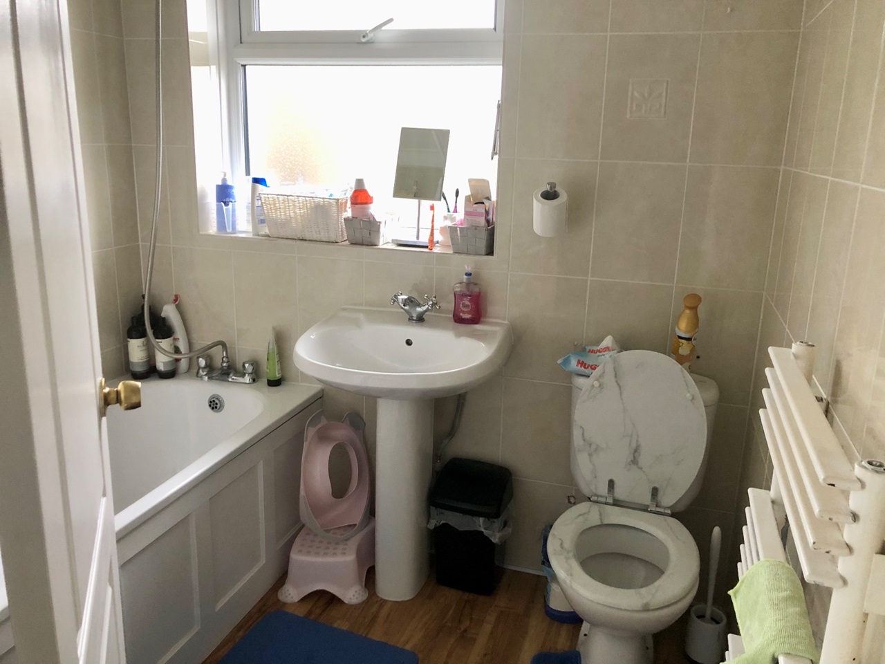 Staines Upon Thames 4 Bed SemiDetached House, Gloucester Crescent