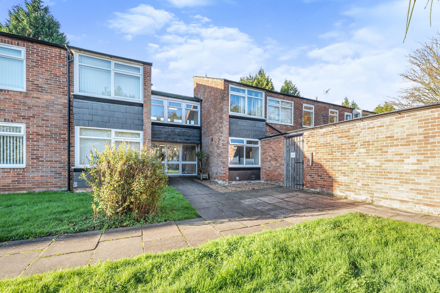 Earley, Reading 1 Bed Flat, Douglas Court, RG6 To Rent Now for £925