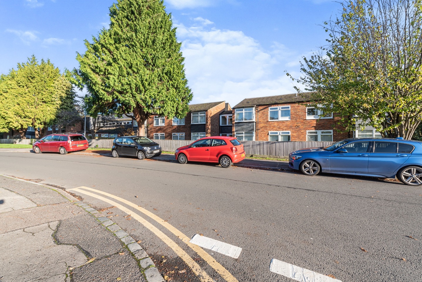 Earley, Reading 1 Bed Flat, Douglas Court, RG6 To Rent Now for £925