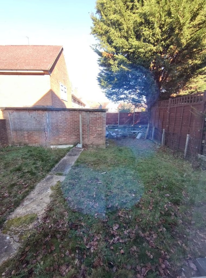 Bromley Studio Flat, Laburnum Way, BR2 To Rent Now for £892.54 p/m