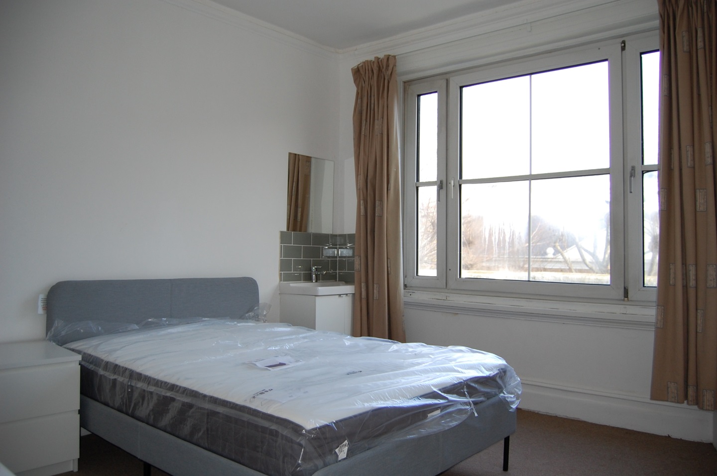 London Room in a Shared House, Marloes Road, W8 To Rent Now for £