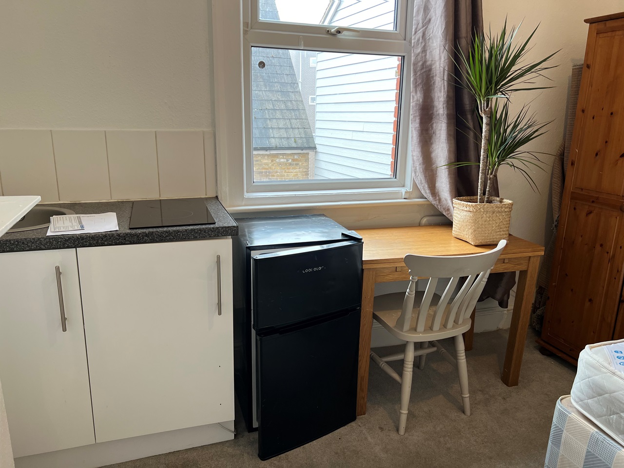 Weybridge Room in a Shared Flat, Baker Street, KT13 To Rent Now for