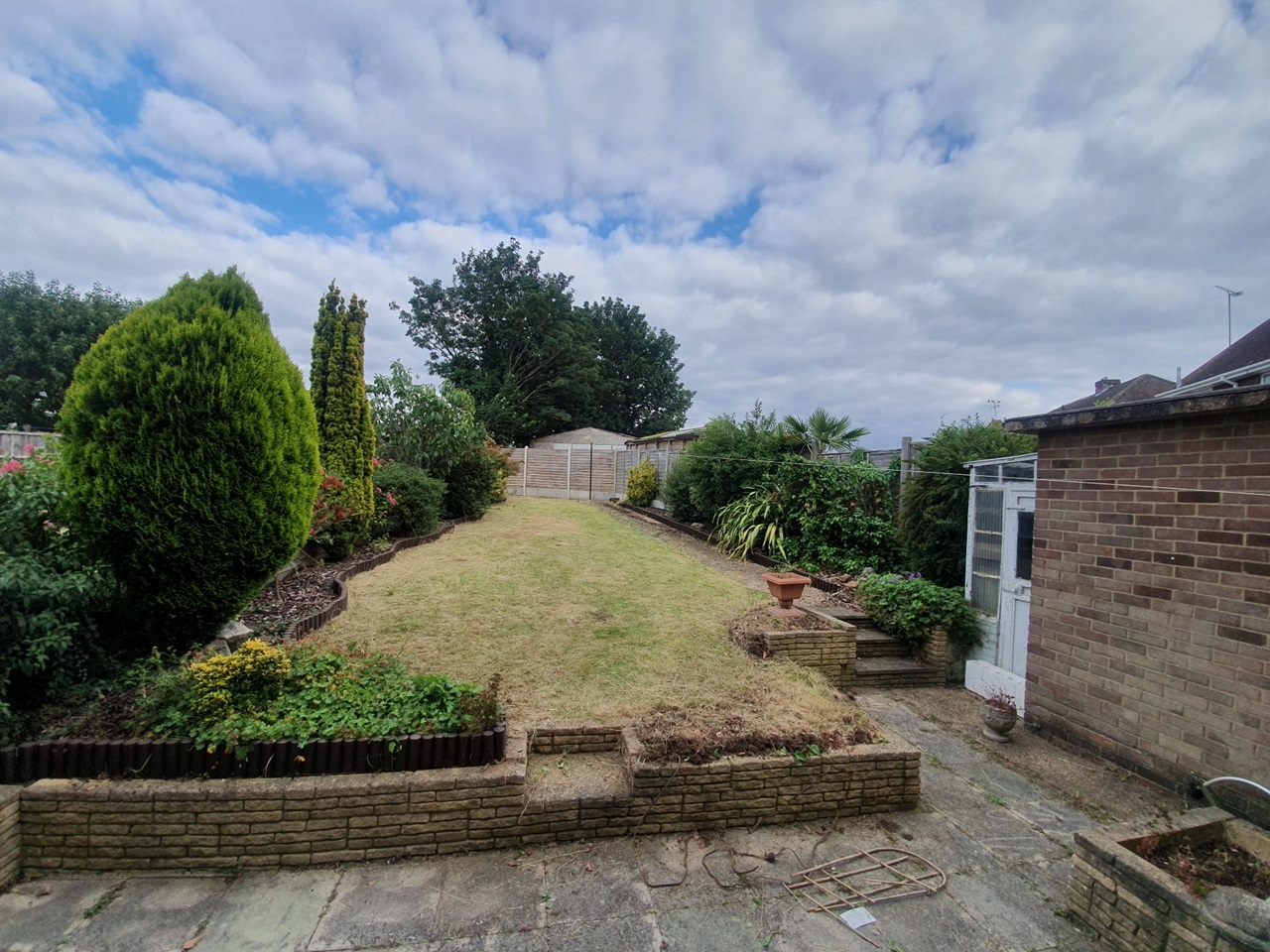 Luton 3 Bed SemiDetached House, Broxley Mead, LU4 To Rent Now for