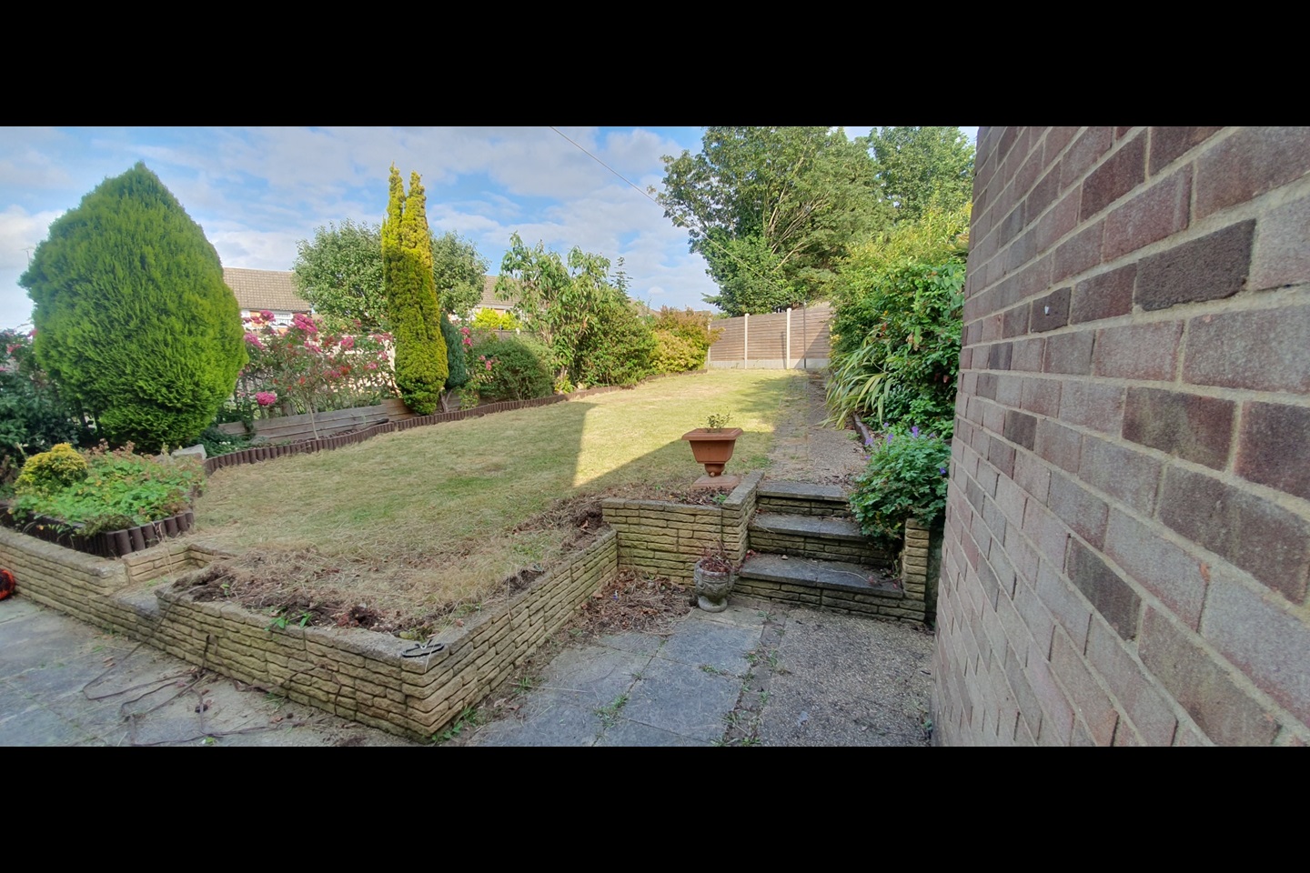 Luton 3 Bed SemiDetached House, Broxley Mead, LU4 To Rent Now for