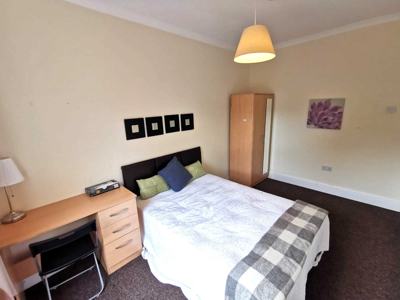 Tipton Room in a Shared House, Sedgley Road West, DY4 To Rent Now