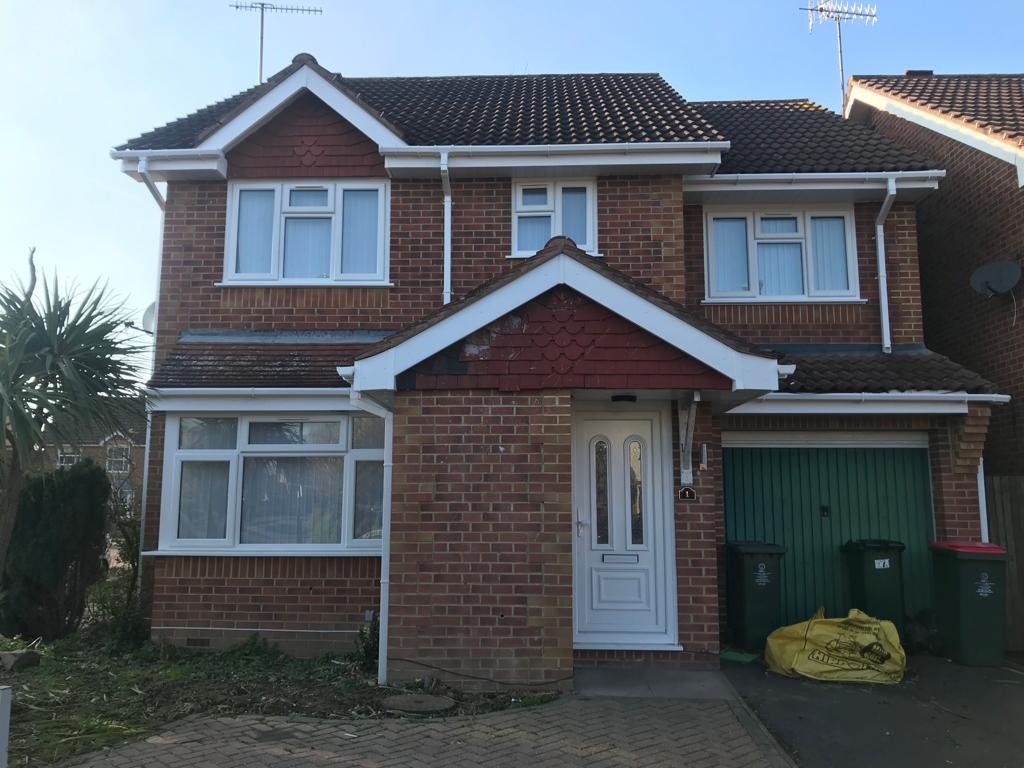 Maidenbower, Crawley 4 Bed SemiDetached House, Graveney Road, RH10