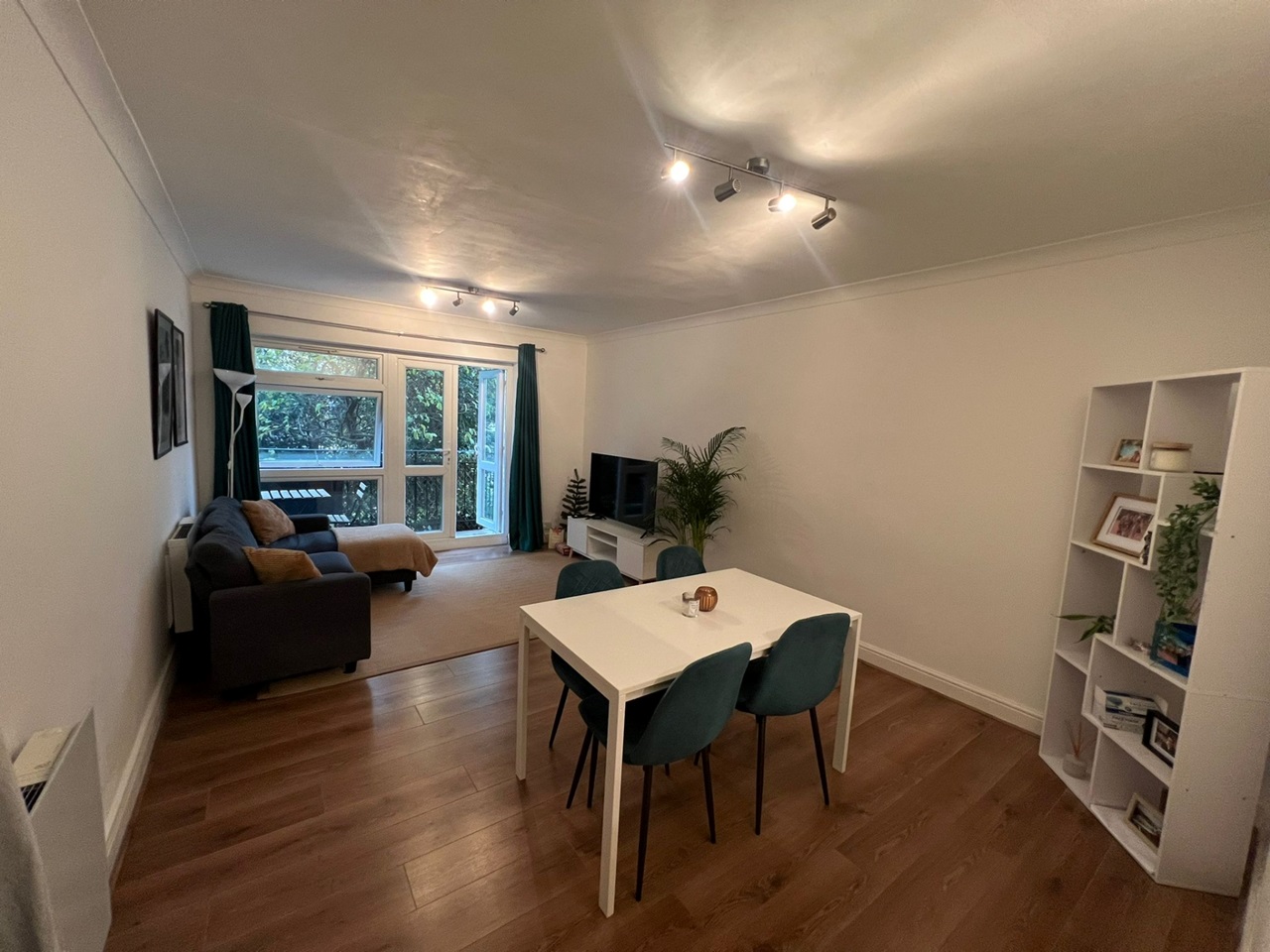 Kingston Upon Thames 2 Bed Flat, Richmond Court, KT2 To Rent Now