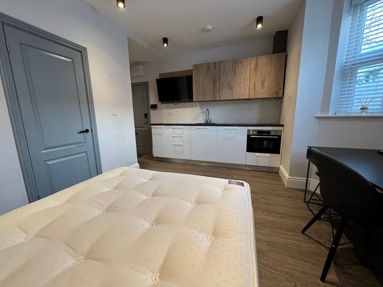 Coventry Studio Flat, Lower Holyhead Road, CV1 To Rent Now for £850.00 p/m