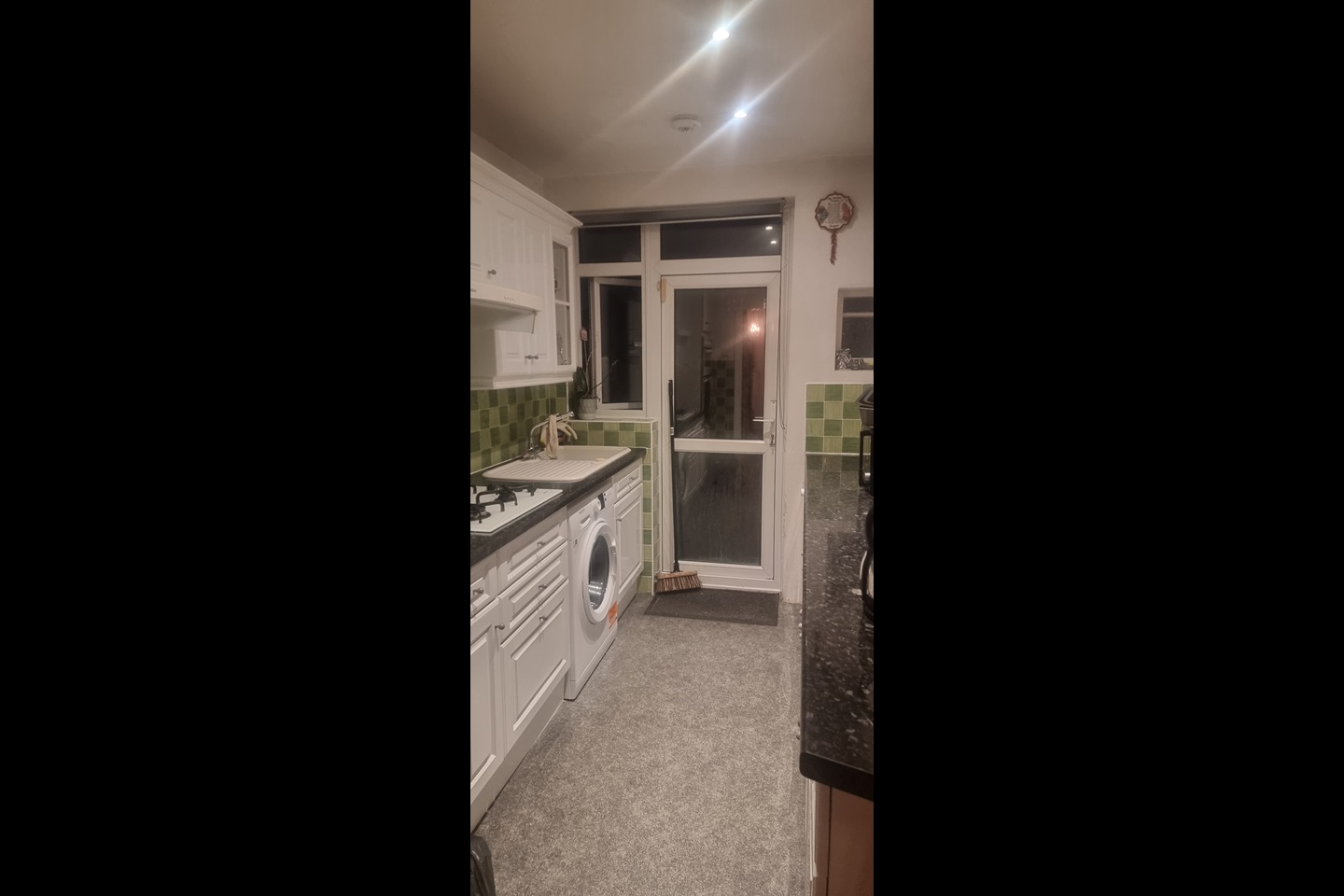 Worcester Park Room in a Shared House, Fairford Gardens, KT4 To