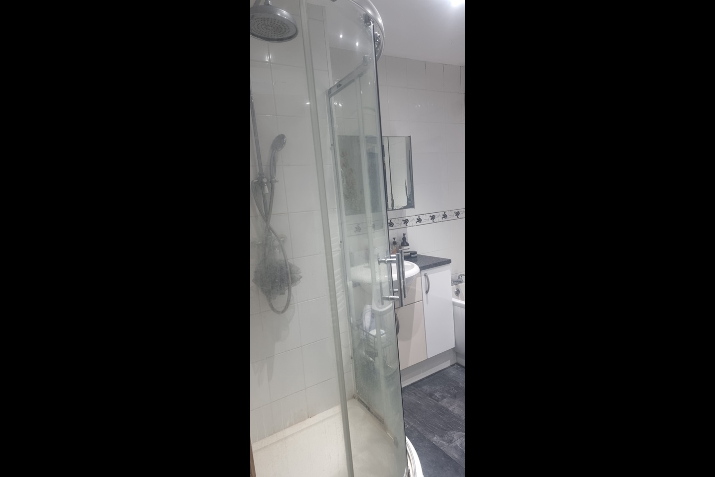 Worcester Park Room in a Shared House, Fairford Gardens, KT4 To