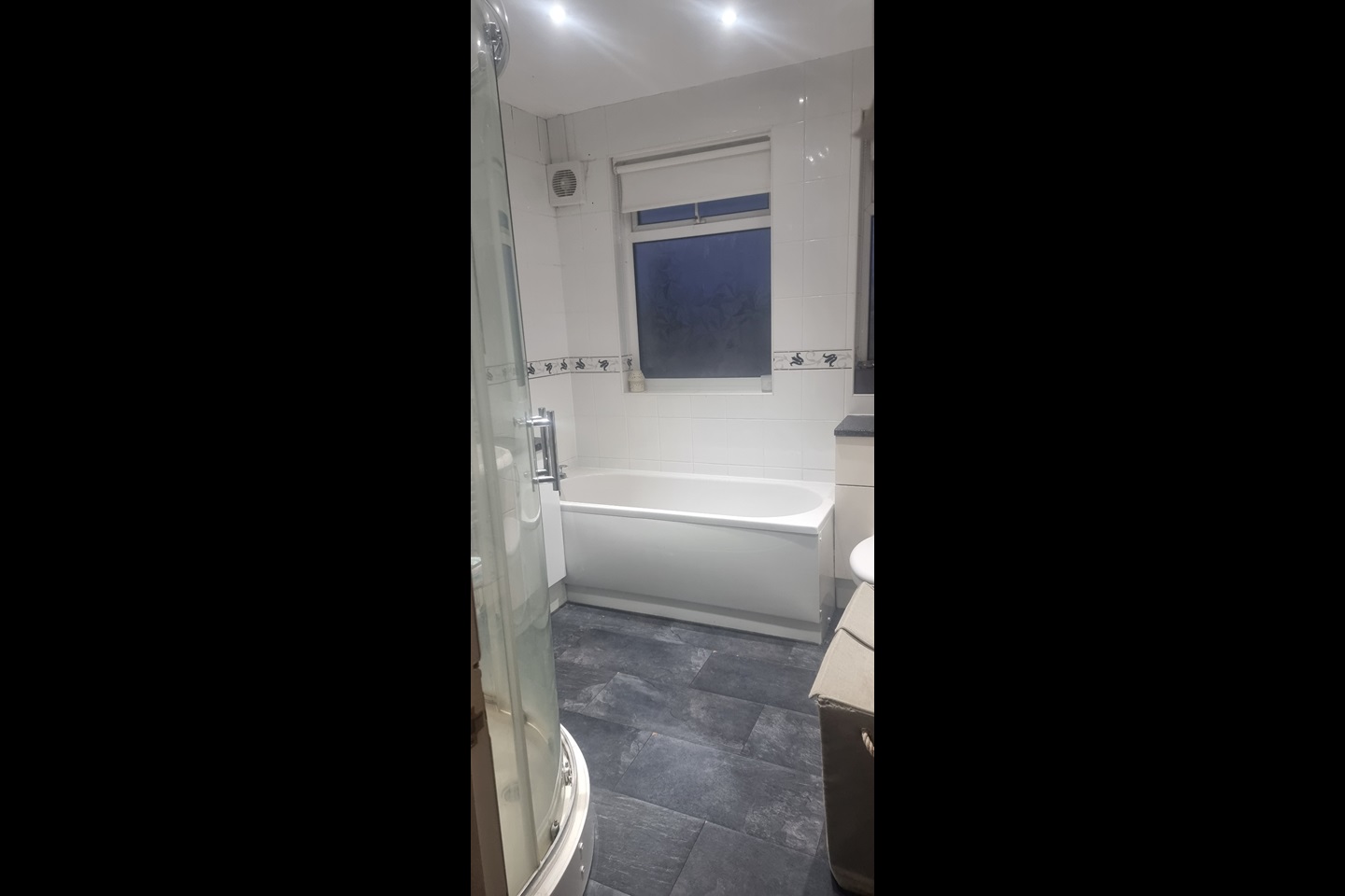 Worcester Park Room in a Shared House, Fairford Gardens, KT4 To