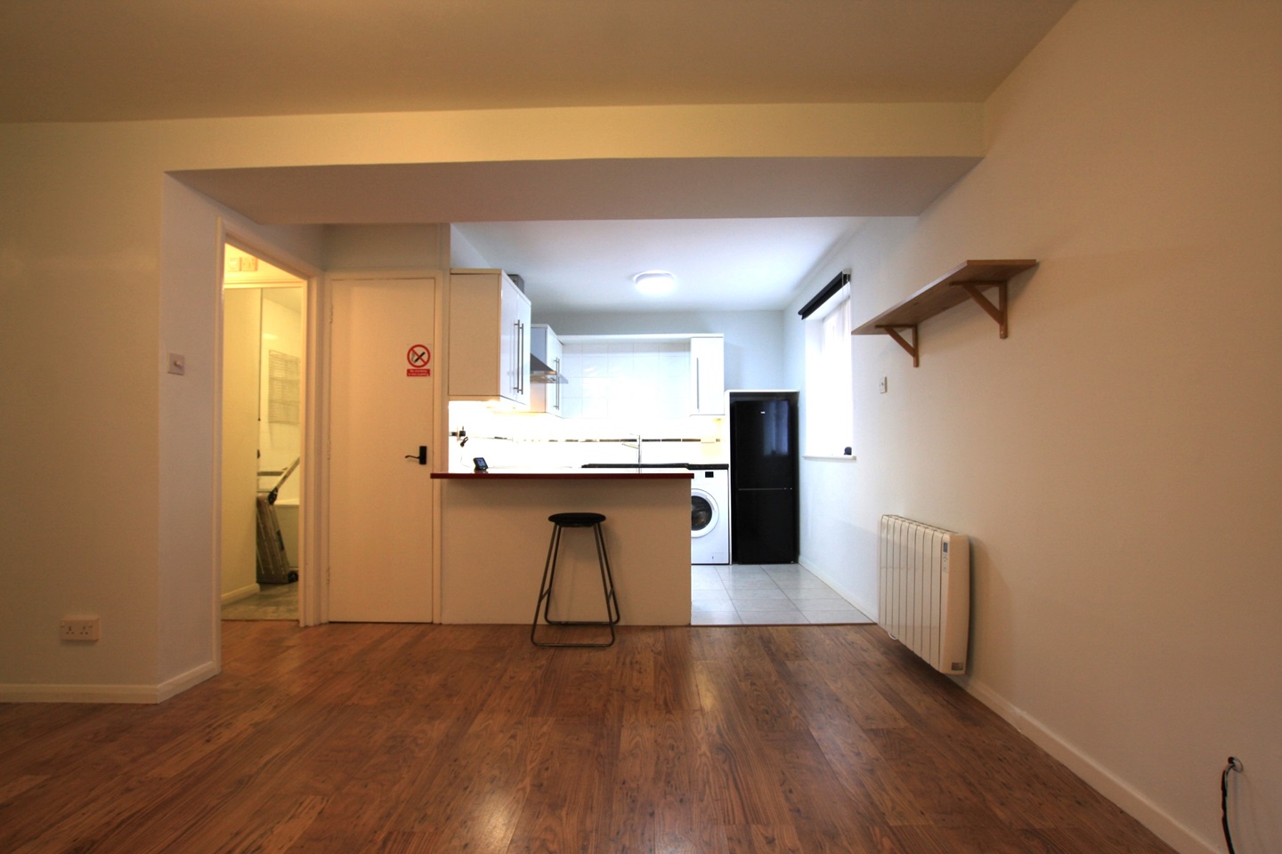 London Studio Flat, Streatham, SW16 To Rent Now for £1,300.00 p/m