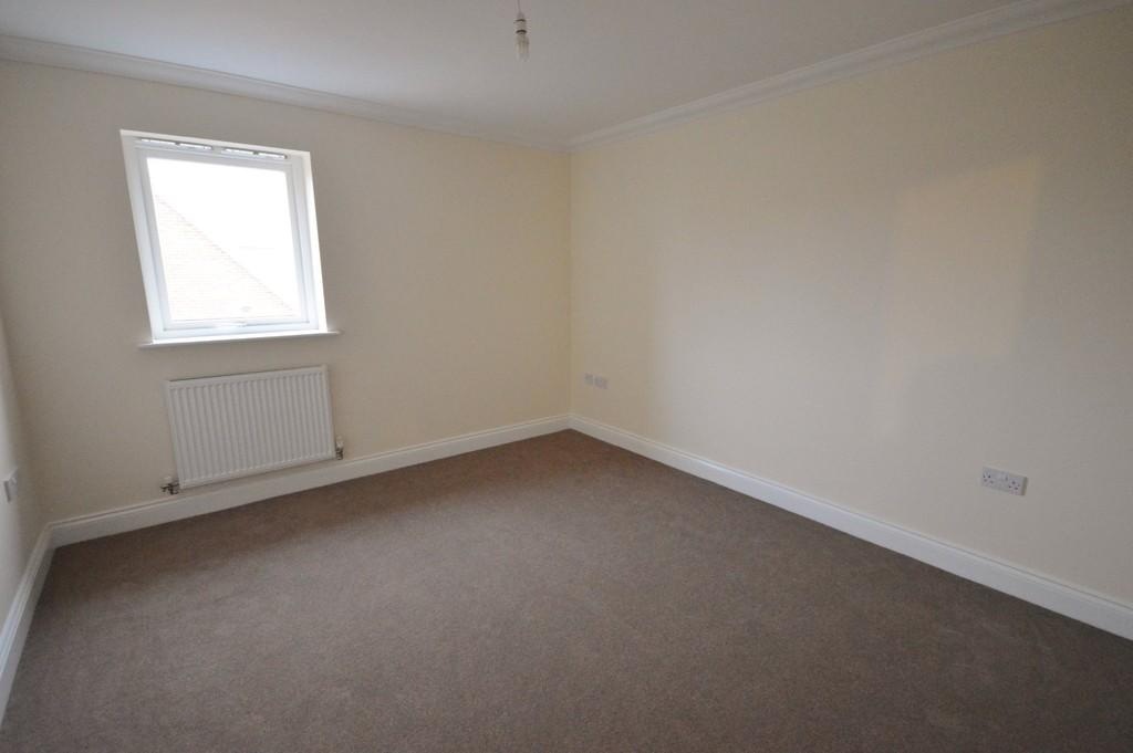 Saxmundham 2 Bed Flat, Warren Avenue, IP17 To Rent Now for £760.00 p/m