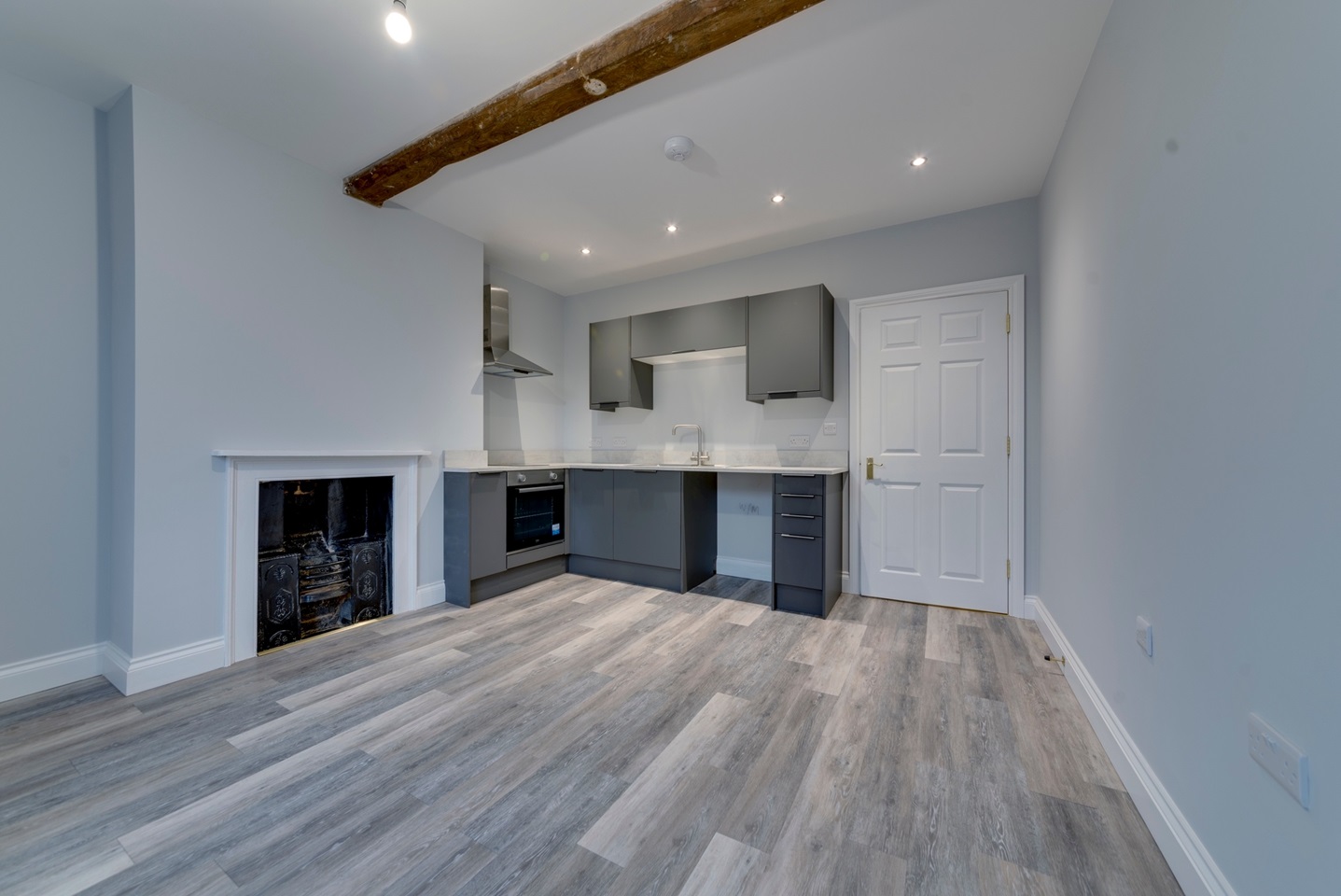 Husbands Bosworth, Lutterworth 1 Bed Flat, High Street, LE17 To