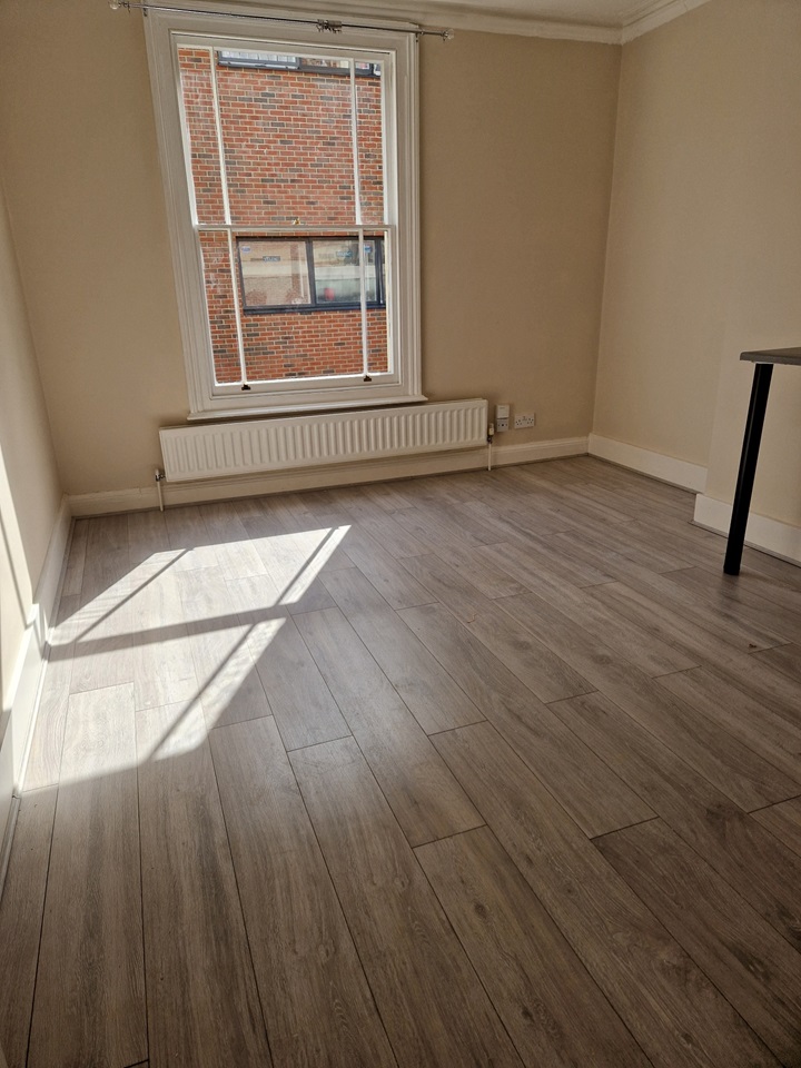 Gravesend Studio Flat, High Street, DA11 To Rent Now for £760.00 p/m