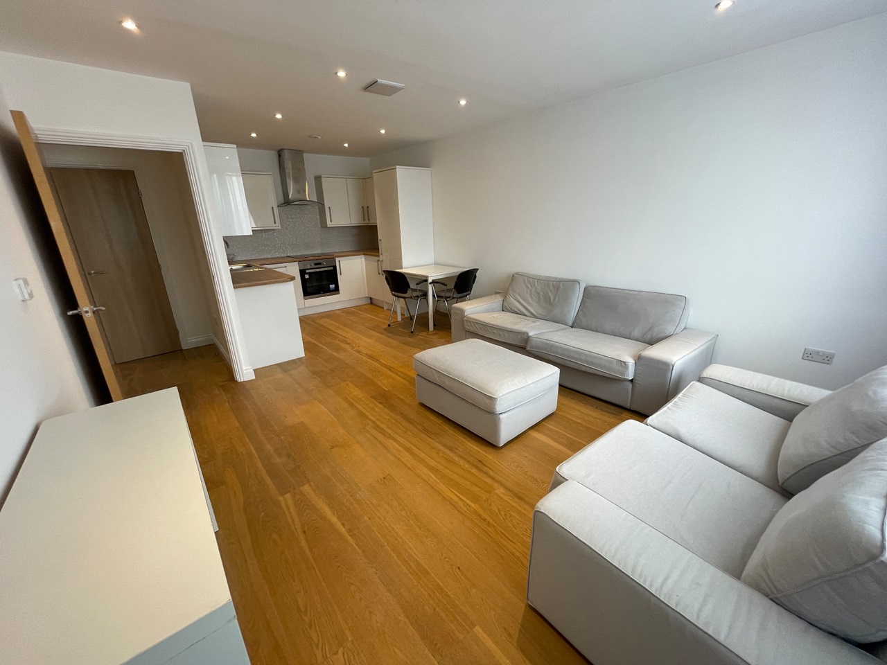 London 1 Bed Flat, Woolwich House, N14 To Rent Now for £1,400.00 p/m