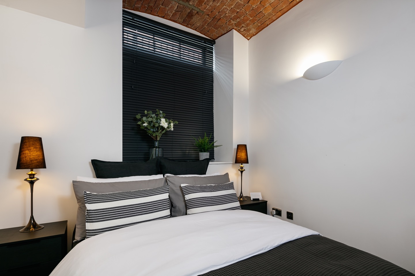 Manchester 2 Bed Flat, Macintosh Mills, M1 To Rent Now for £3,150.