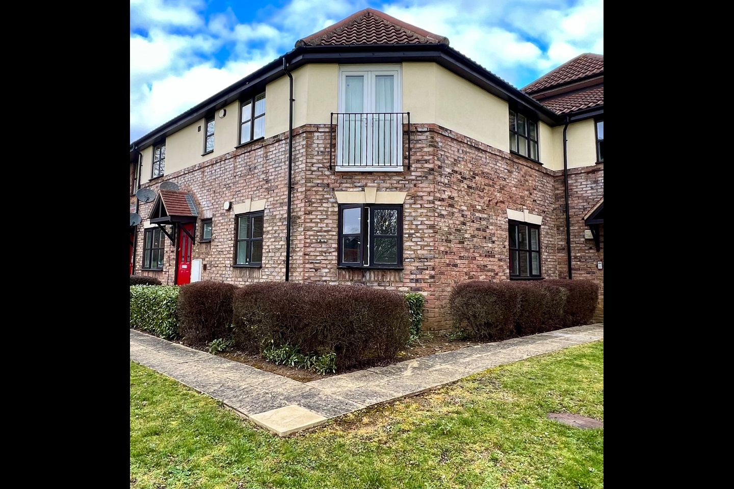 Shenley Lodge, Milton Keynes 2 Bed Flat, Langmuir Court, MK5 To