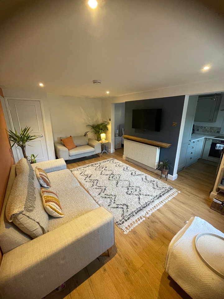 Cirencester 1 Bed Flat, Walkers Court, GL7 To Rent Now for £975.00 p/m