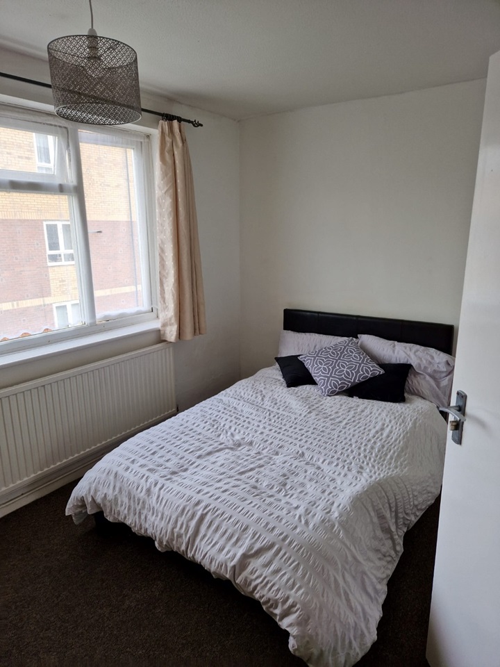 Wellingborough Room in a Shared Flat, Swinburne Road, NN8 To Rent