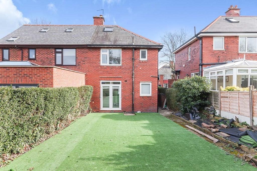 Sheffield 3 Bed SemiDetached House, Thorpe House Rise, S8 To Rent