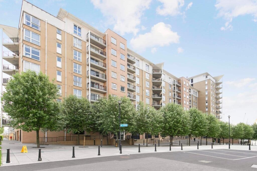 London 2 Bed Flat, Studley Court, E14 To Rent Now for £2,200.00 p/m