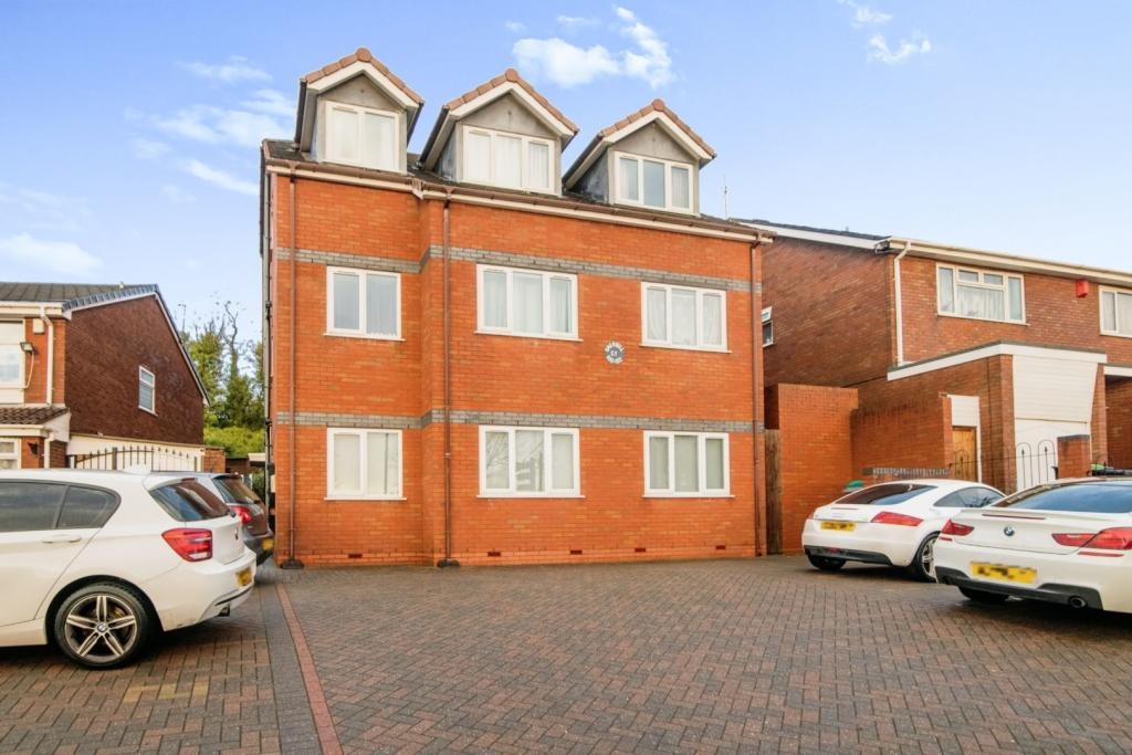 West Midland 2 Bed Flat, Dudley Road, B65 To Rent Now for £775.00 p/m