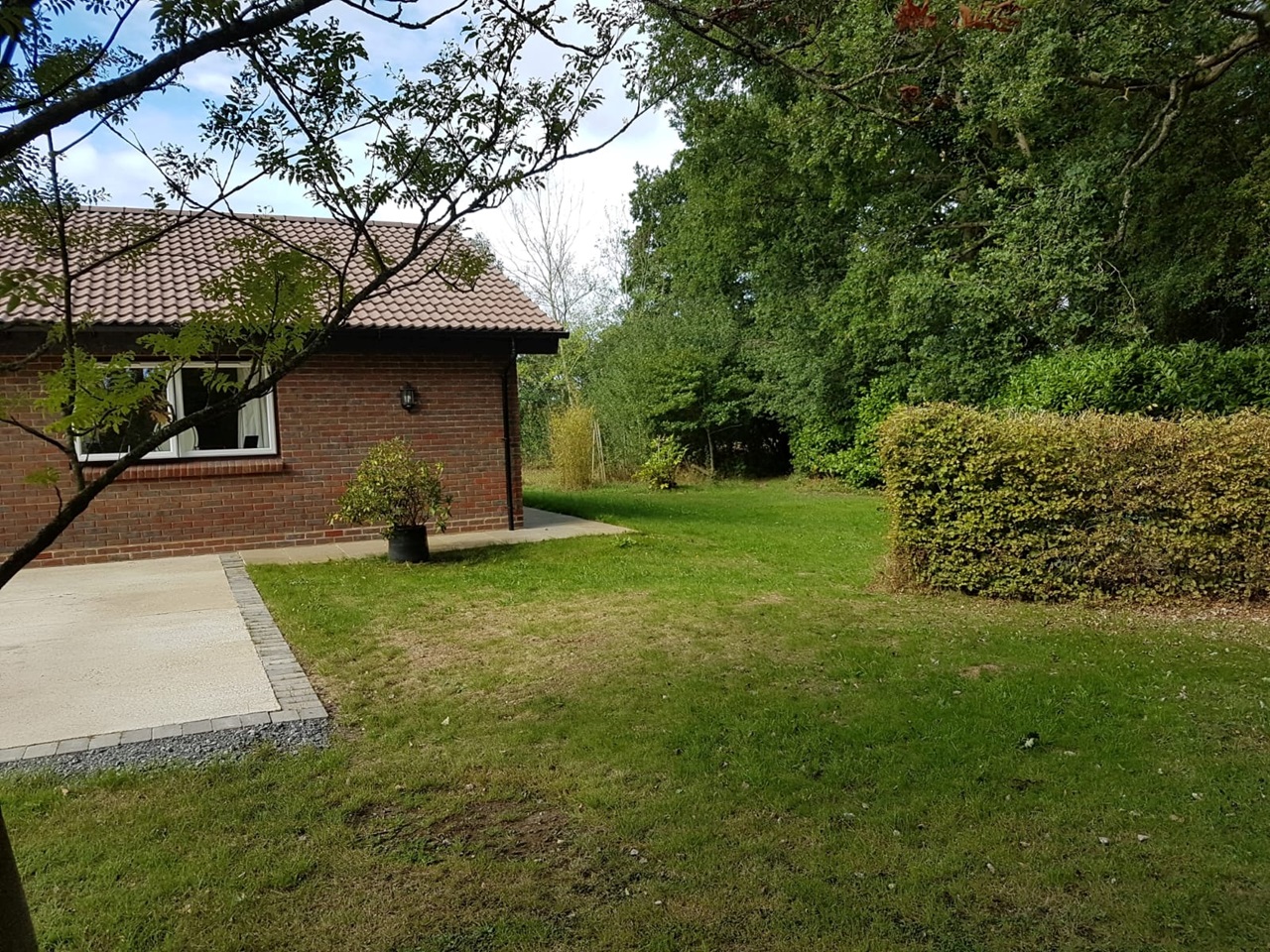 Godstone 1 Bed Bungalow, Lower South Park, RH9 To Rent Now for £950