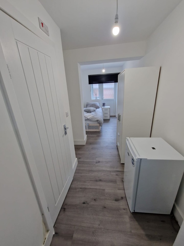 Hounslow Studio Flat, Clare Road, TW4 To Rent Now for £922.48 p/m