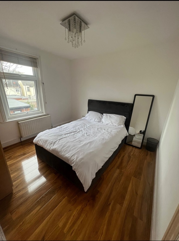 London Room in a Shared House, Sheringham Avenue, E12 To Rent Now
