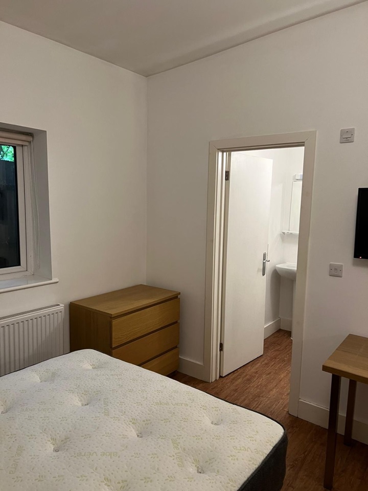 Banbury Room in a Shared House, New Road, OX16 To Rent Now for £650.00 p/m