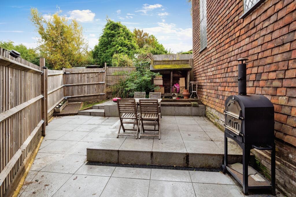 Robertsbridge 2 Bed SemiDetached House, High Street, TN32 To Rent