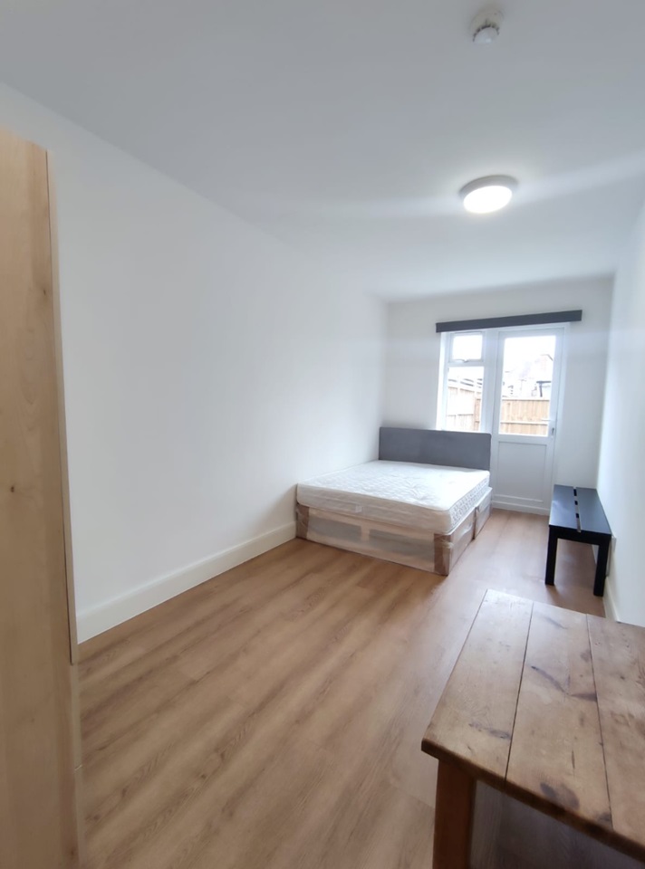 London Studio Flat, Finchley Road, NW11 To Rent Now for £1,280.46 p/m