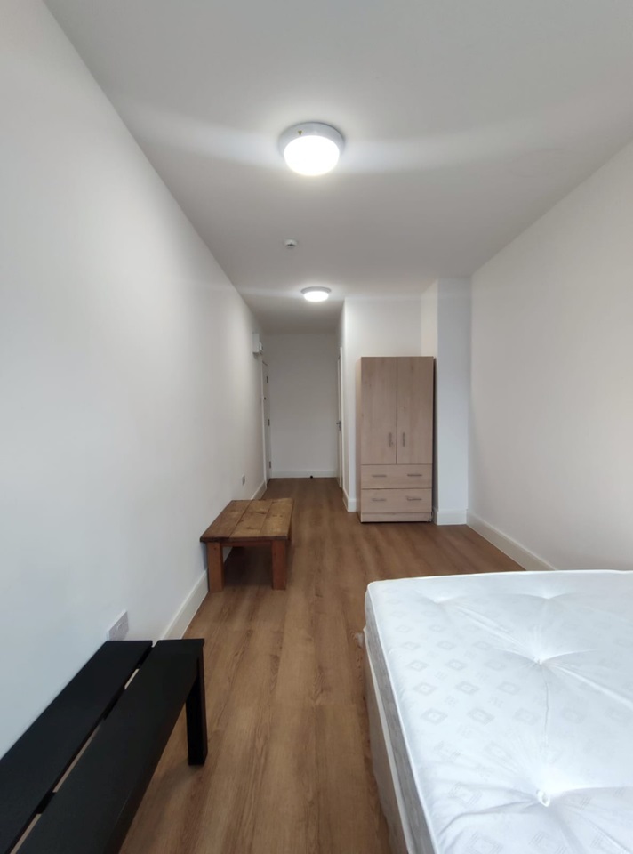 London Studio Flat, Finchley Road, NW11 To Rent Now for £1,280.46 p/m