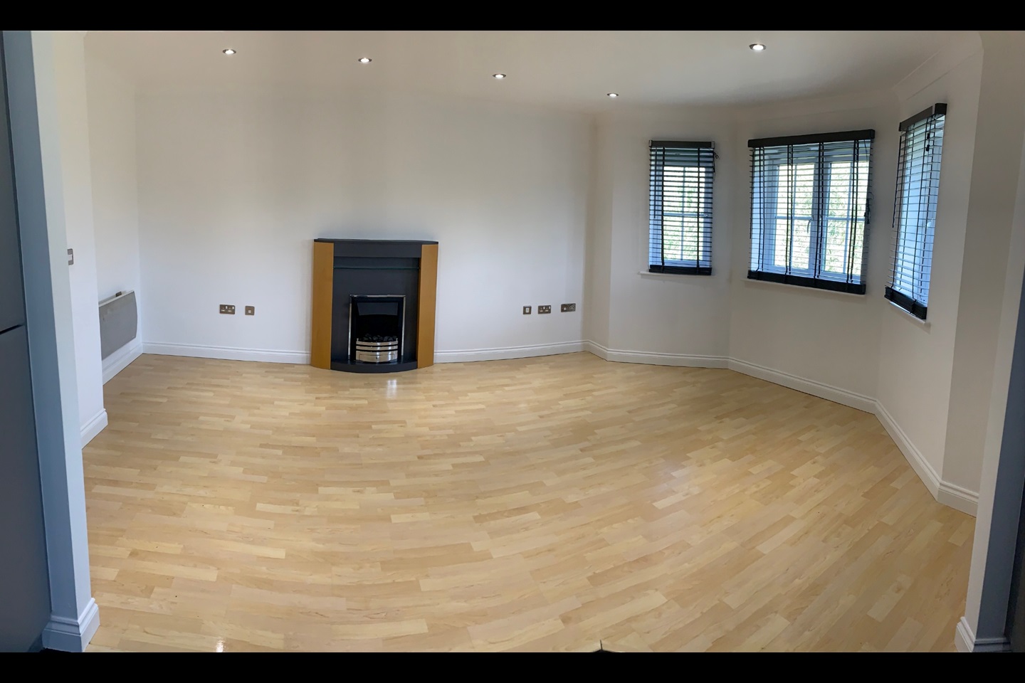 Hyde 2 Bed Flat, Brookhey, SK14 To Rent Now for £800.00 p/m