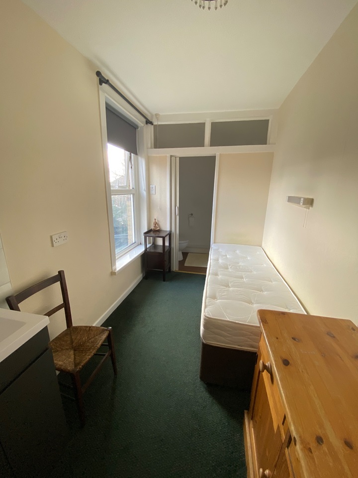 Weymouth Studio Flat, Glendinning Avenue, DT4 To Rent Now for £550.