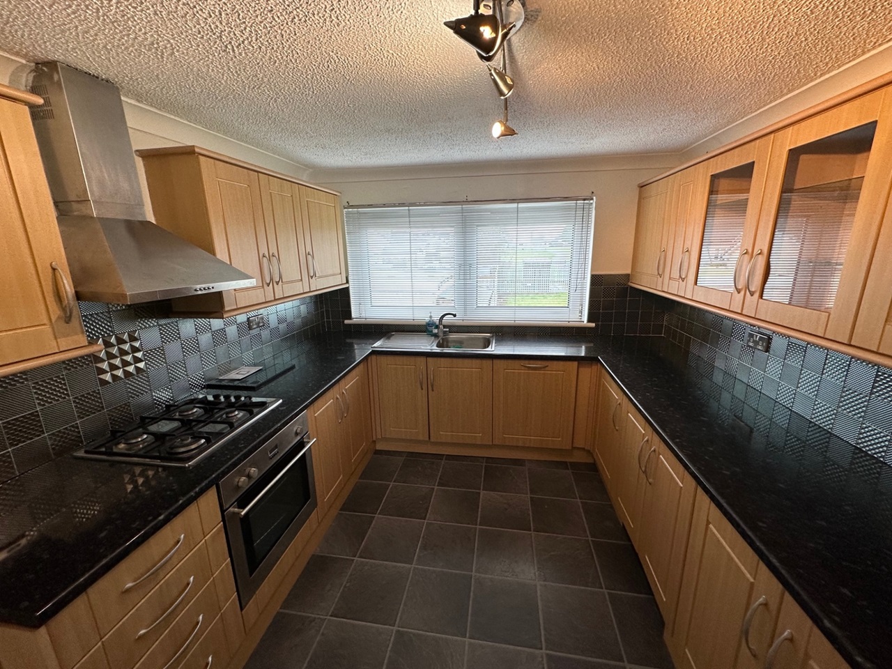 Newmains, Wishaw 3 Bed Flat, Northwood Drive, ML2 To Rent Now for £