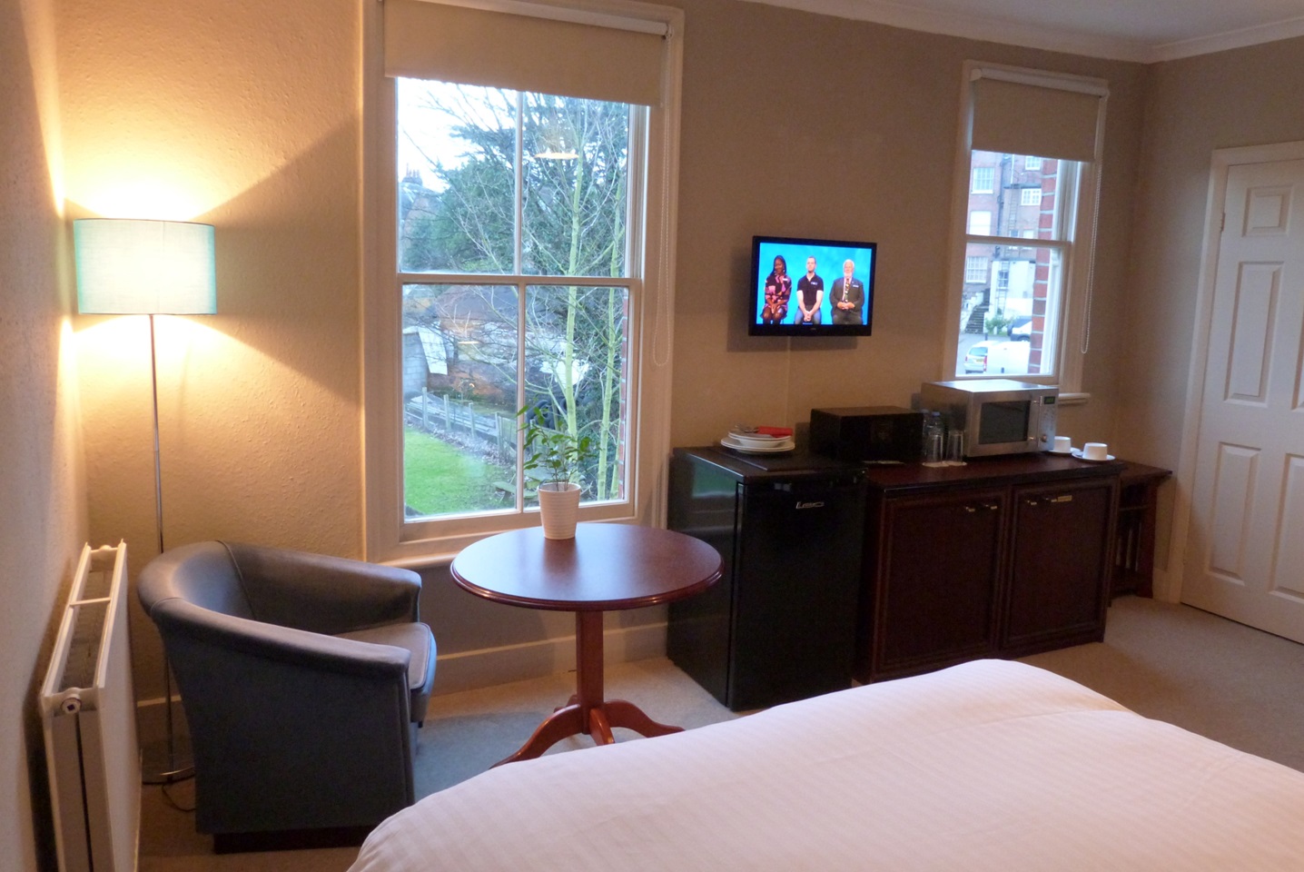 Reading Bedsit, Russell Street, RG1 To Rent Now for £1,350.00 p/m