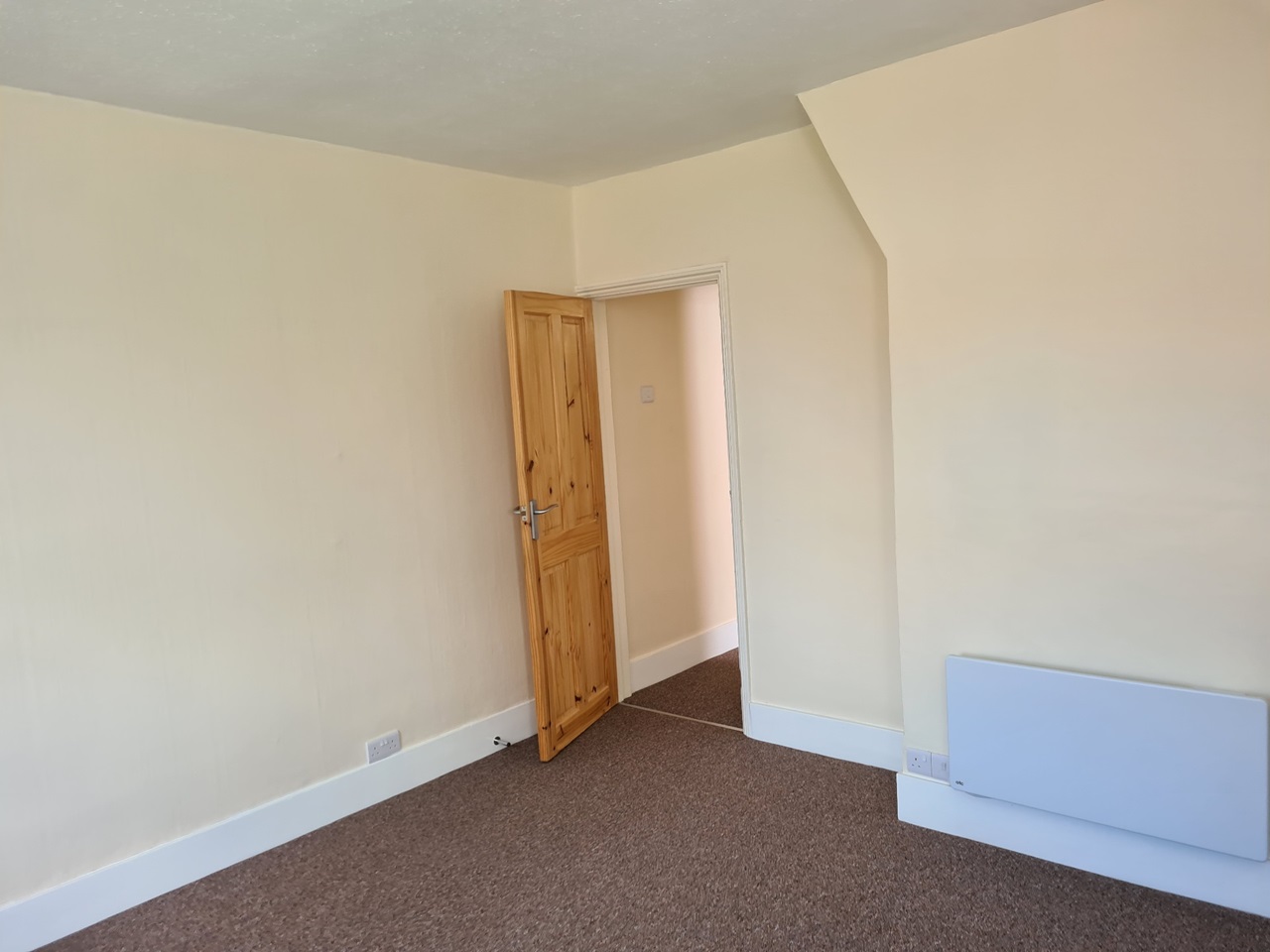 Bedford 1 Bed Flat, Goldington Avenue, MK40 To Rent Now for £750.00 p/m