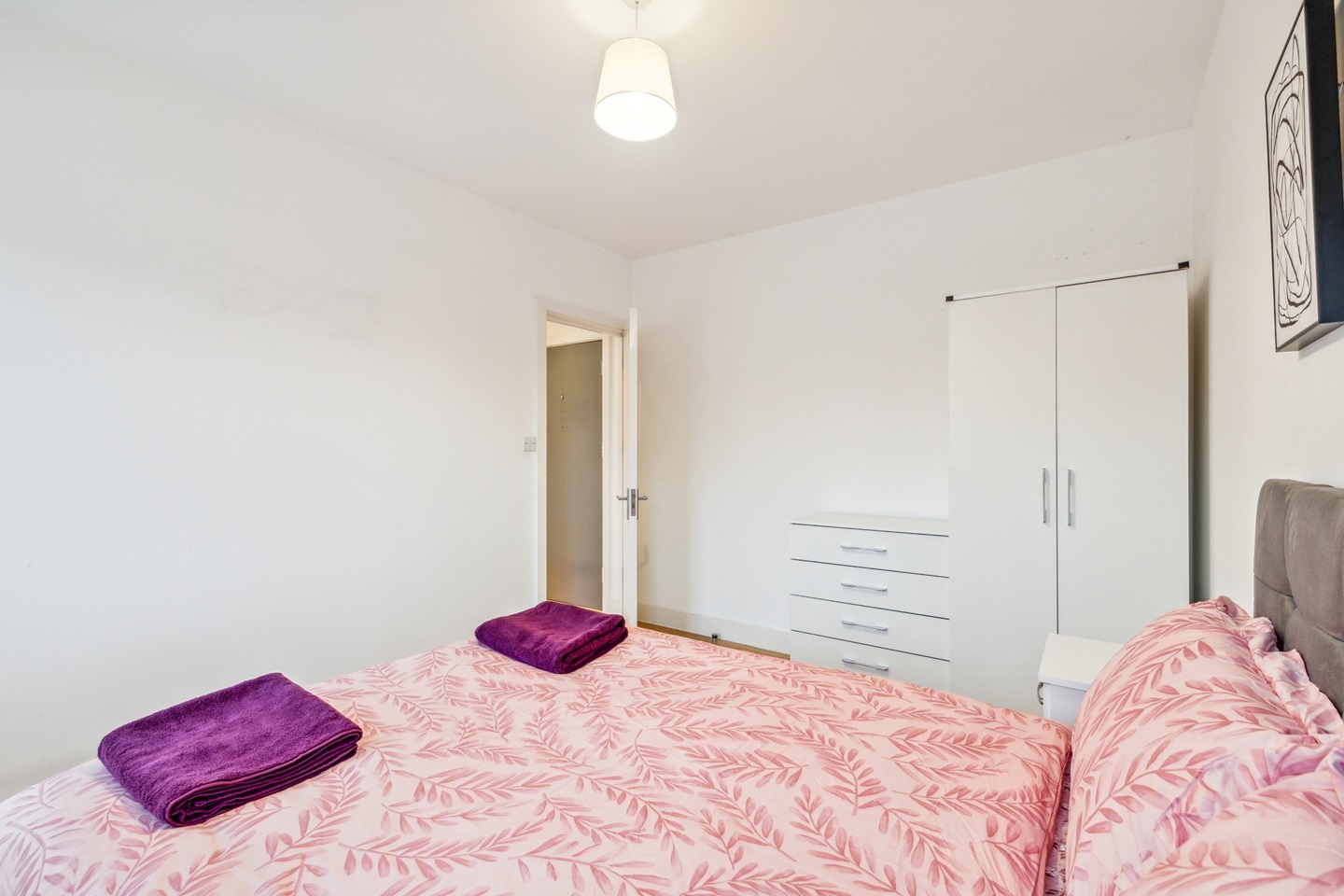 London 1 Bed Flat, South Lambeth Road, SW8 To Rent Now for £1,775.