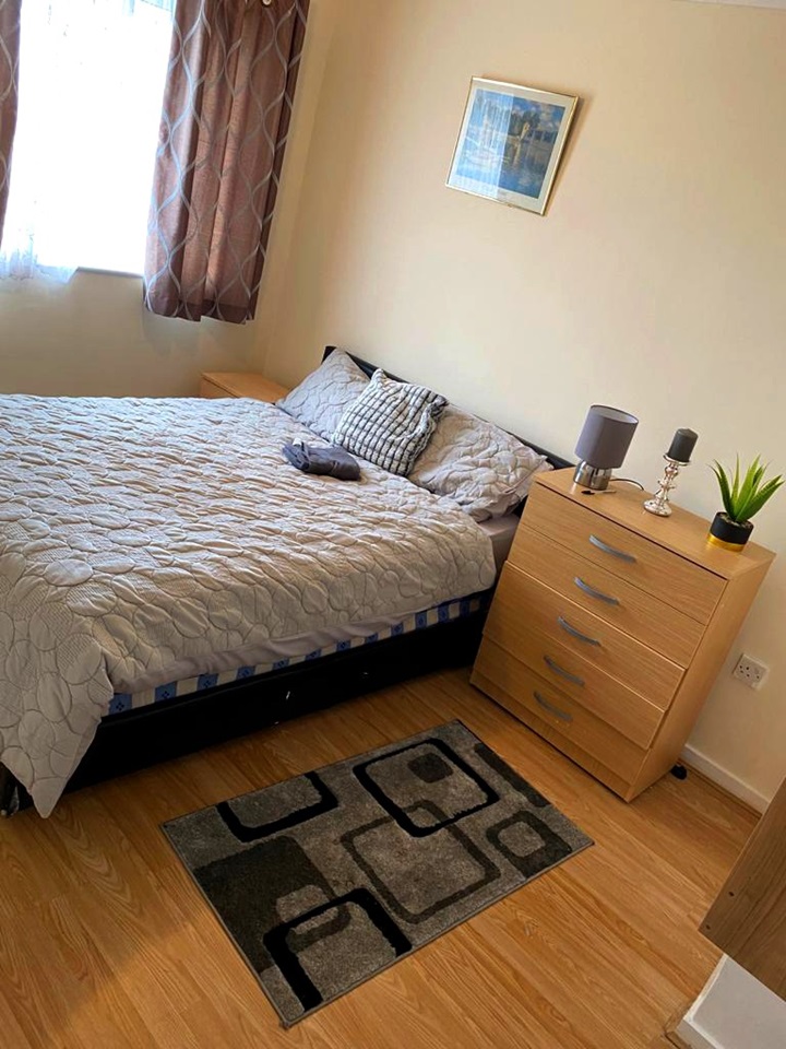 London - 1 Bed Flat, Chilcombe, SW15 - To Rent Now for £1,500.00 p/m