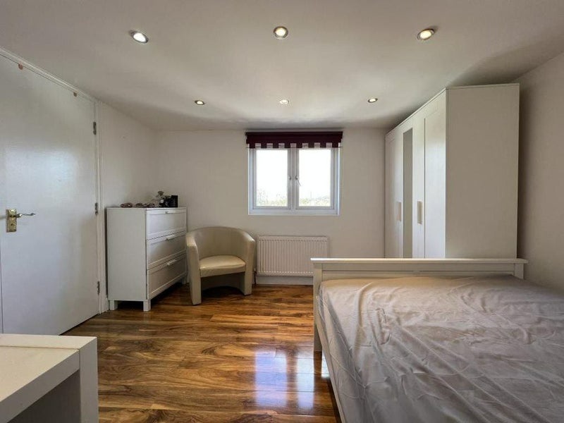 Perivale, Greenford Room in a Shared House, Wyresdale Crescent, UB6
