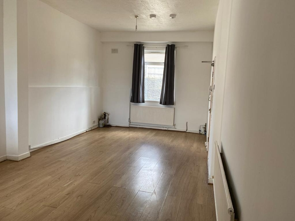 Fleur De Lis, Blackwood 1 Bed Flat, High Street, NP12 To Rent Now