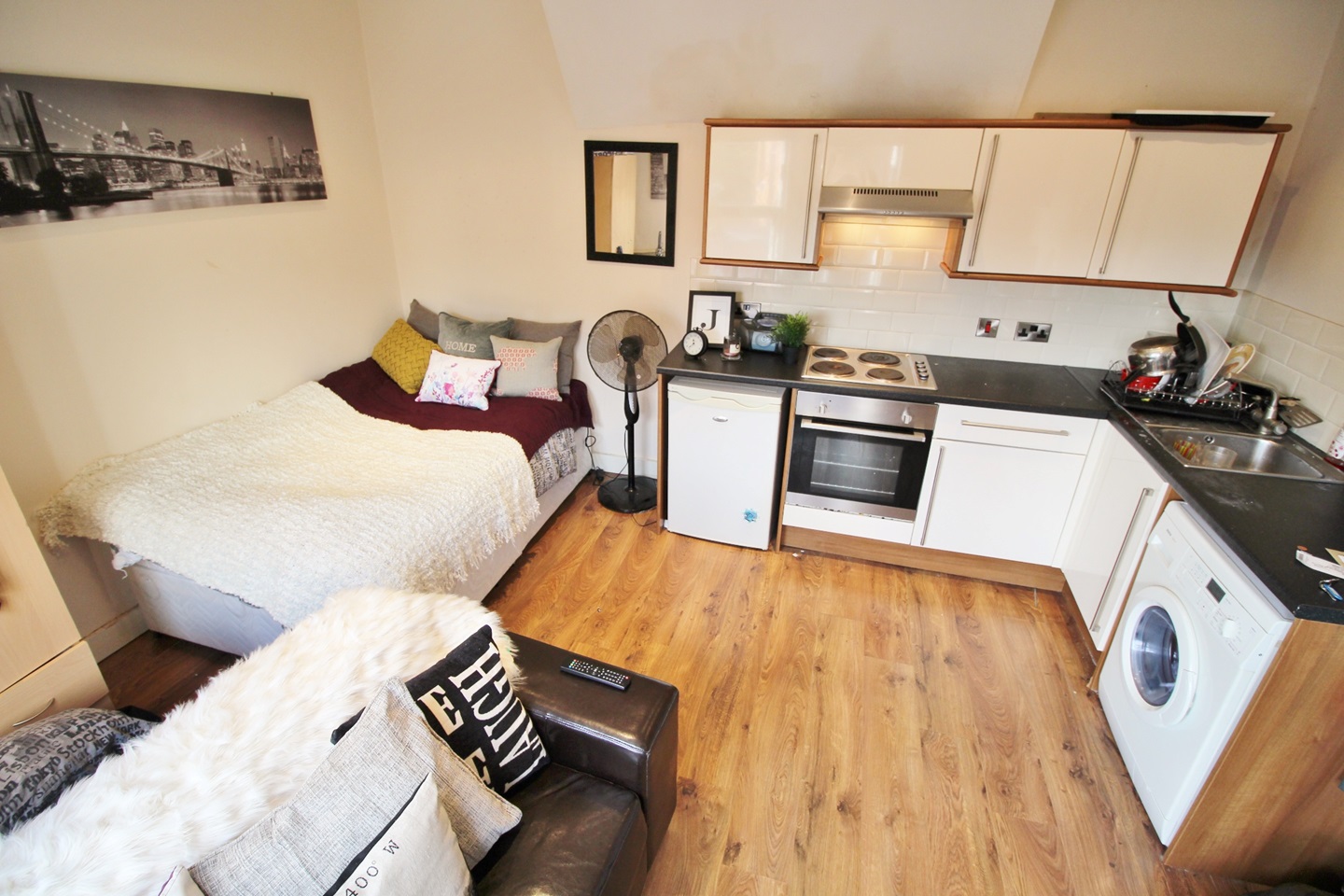 Leeds Bedsit, Norwood Terrace, LS6 To Rent Now for £580.00 p/m