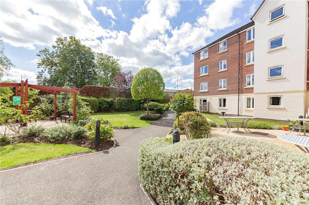 Aldershot 2 Bed Flat, Kingsley Court, GU11 To Rent Now for £1,150.