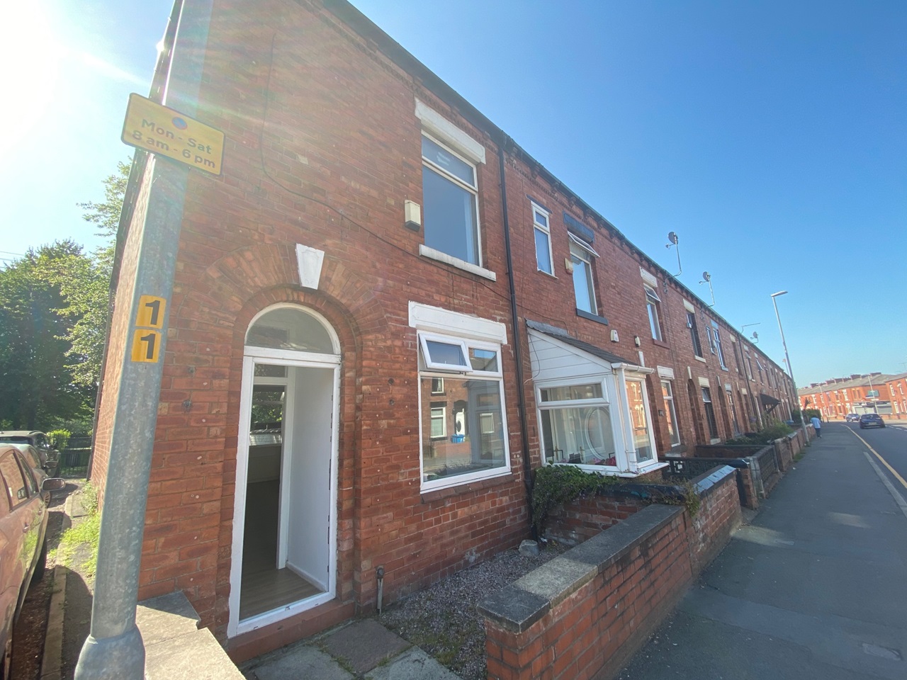 Chadderton, Oldham 2 Bed End Terrace, Coalshaw Green Road, OL9 To