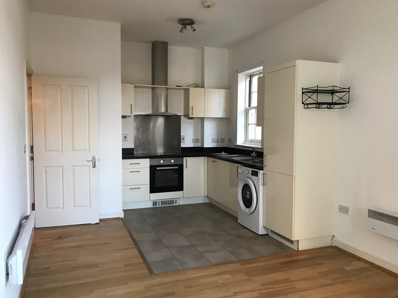 Bushey 2 Bed Flat, Sparrows Herne Mansion, WD23 To Rent Now for £