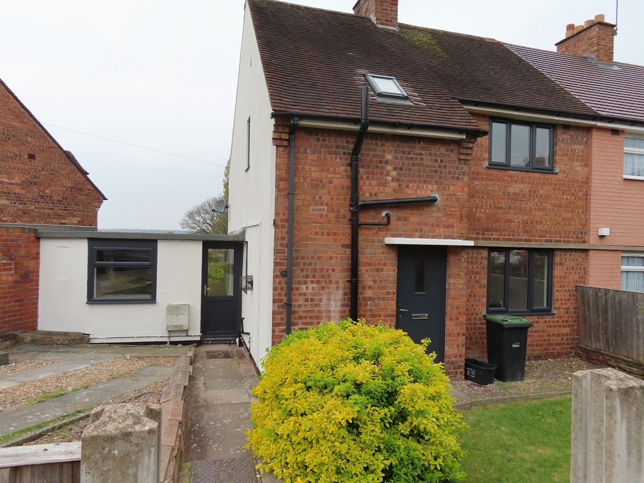 Stourbridge 3 Bed SemiDetached House, Churchill Drive, DY8 To Rent